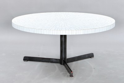 Runder Couchtisch, wohl Heinz Lilienthal (1927-2006), 1970er Jahre, Platte mit Mosaik auf weißen Keramikplättchen, Metallgestell schwarz teils ...