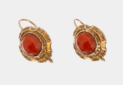 Paar 14 kt Gold Korallen-Ohrhänger, um 1860, GG 585/000, hohl gearbeitet, ovale facett. Korallen, ca. 3.8 g, Versand nur innerhalb derEU, bewegl. ...