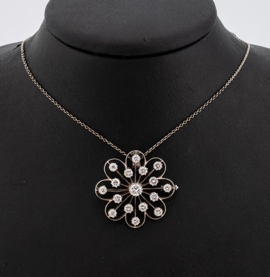 14 kt Gold Brillant-Anhänger, WG 585/000, Blütenform, 17 Brillanten zus. ca. 3.20 ct Weiß/si, ca. 3.6 x 3.5 cm, an Platinkette, L. ca. 55 cm, ...