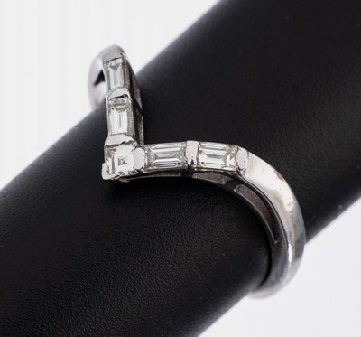 14 kt Gold Diamant-Ring, WG 585/000, 5 Diamantbaguettes zus. ca. 0.40 ct Weiß/si, RW 60, ca. 2.9 g