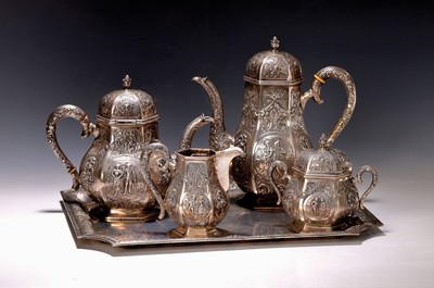 Tee- und Kaffeeset auf Tablett, deutsch, Wilhelm Weinranck, Hanau, um 1900, 800er Silber, gepunzt, Meistermarke WWH, klassizistischer Dekor mit ...