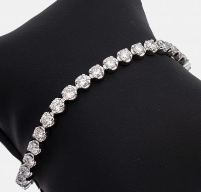 14 kt Gold Brillant-Armband, WG 585/000, 35 Brillanten zus. ca. 7.27 ct feines Weiß- Weiß/vs-si, (1 x p), Krappenfassungen, L. ca. 18.5 cm, ca. ...