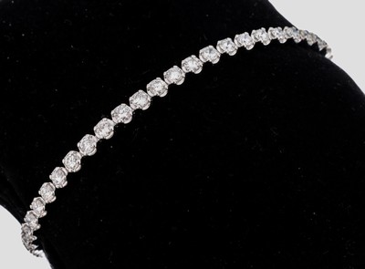 14 kt Gold Brillant-Armband, WG 585/000, 46 Brillanten zus. ca. 4.55 ct feines Weiß- Weiß/vs-si, (1 x p), Krappenfassungen, L. ca. 18.5 cm, ca. ...