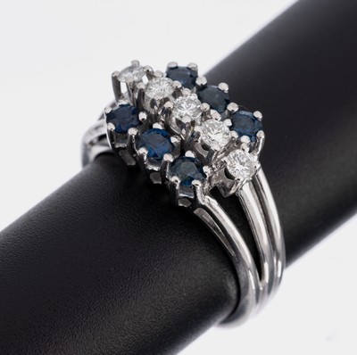 14 kt Gold Saphir-Brillant-Ring, WG 585/000, 6 rundfacett. Saphire zus. ca. 0.60 ct, 5 Brillanten zus. ca. 0.23 ct Weiß/p,ca. 5.4 g, RW 53