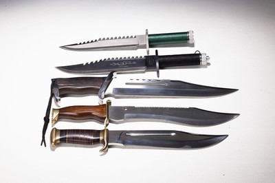 Konvolut aus 5 Sammlermessern / Bowiemessern, 2.Hälfte 20.Jh., 3 Sammlermesser zu den Filmen RAMBO First Blood, First Blood Part II und III, je ...