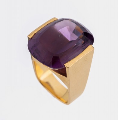 18 kt Gold Amethyst-Ring, GG 750/000, qualitätvolle Verarbeitung, facett. Amethyst ca. 45 ct, RW 55, ca. 33.2 g