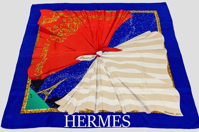 HERMES Carree "Souvenirs de Paris", 100% Seide, Made in France, Darstellung zweier verknoteter Vorhänge, Sternenhimmel mit Eifelturm, ...