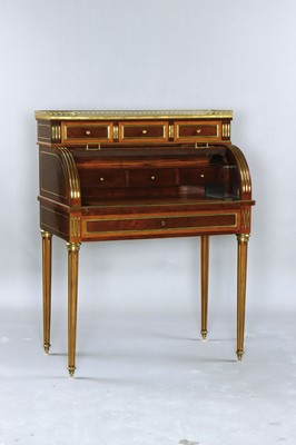 Schreibsekretär, Frankreich, um 1900, Mahagonifurnier, 7 Schubladen, auf langen kannelierten Beinen, Fadenintarsien in Messing, Messinggalerie mit ...