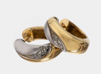 Paar 14 kt Gold Diamant-Ohrcreolen, GG/WG 585/000, part. sat., schlicht, 6 kl. 8/8 -Diamanten, ca. 8.0 g, Reinigung empfohlen