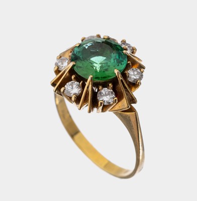 18 kt Gold Turmalin-Brillant-Ring, 750/000, mittig rundfacett. Turmalin ca. 2.0 ct, umgeben von 6 Brillanten zus. ca. 0.60 ct Weiß/si, RW 61, ca. ...