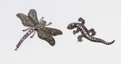 Set 2 Tierbroschen, 925er Silber, 1 x in Form einer Libelle, reicher Markasit-Besatz und amethystfarb. Glassteine, ca. 7 x 8 cm, und 1 x in Form ...