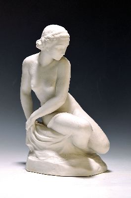 Porzellanfigur "Überrascht", Rosenthal, Selb Bavaria, 1950er-Jahre, Entw. Rudolf Kaesbach, Biskuitporzellan, auf Sockel signiert, ...