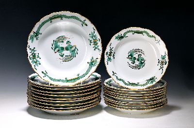 Speiseservice/30 Teller, Meissen, grüner Hofdrache, meist Knaufzeit, 1880-1924, Porzellan, 10 Menueteller D. 24.5 cm, 10 Vorspeiseteller D. 21 cm, ...