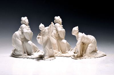 4 Porzellanfiguren Chinesen, Nymphenburg, 20 .Jh., Entw. Franz Anton Bustelli, Weißporzellan, Modellnr. 2x 380, 387, l. best., H. 12 cm,
