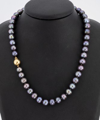 Zuchtperl-Collier mit 18 kt Gold Schließe, GG 750/000, graue Süßwasserzuchtperlen, D. ca.9 - 10 mm, L. ca. 45 cm, Kugelschließe