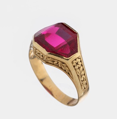 14 kt Gold Farbstein-Ring, um 1920, GG 585/000, facett. Rubin-Synthese, seitl. floralgrav., RW 64, ca. 7.6 g