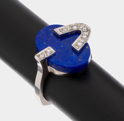14 kt Gold Lapislazuli-Brillant-Ring, WG 585/000, ovale Lapislazuli-Platte, 7 Brillanten zus. ca. 0.20 ct Weiß/si, RW 55, ca. 6.3 g