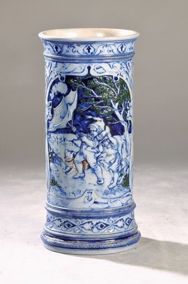 Schirmständer, Gerz, Höhr-Grenzhausen, um 1910, Steinzeug mit grauer Salzglasur, blaue und grüne Glasur, im Relief drei Mädchen unterm ...