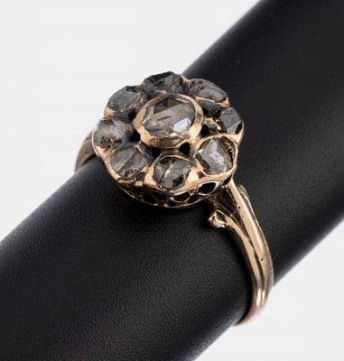 14 kt Gold Diamant-Ring, um 1860, GG 585/000, runder Ringkopf, 9 Diamantrosen in verbödeten Fassungen zus. ca. 0.60 ct, RW 59, ca. 3.1 g
