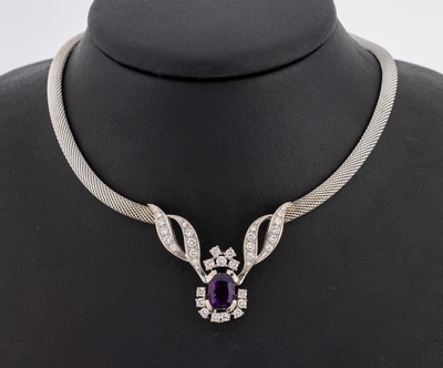 18 kt Gold Amethyst-Brillant-Collier, WG 750/000, Strickcollier, bewegl. Mittelteil, ovalfacett. Amethyst ca. 2.80 ct, 33 Brillanten zus. ca. 1.20 ...