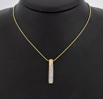 18 kt Gold Diamant-Anhänger, GG/WG 750/000,länglich, 52 8/8-Diamanten zus. ca. 0.50 ct Weiß/p, an Schlangenkette, GG 750/000, L. ca. 45.5 cm, ...