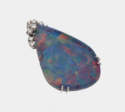 14 kt Gold Opal-Brillant-Anhänger, WG 585/000, große Opal-Triplette, 8 Brillanten zus. ca. 0.25 ct Weiß/si, 1 Stein fehlt, ca. 4.6 x 2.8 cm