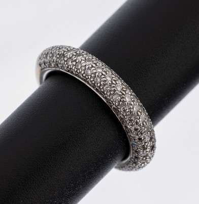 18 kt Gold Brillant-Ring, WG 750/000, 130 Brillanten zus. ca. 0.65 ct Weiß/si, RW 54, ca. 6.4 g