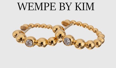 Paar 18 kt Gold WEMPE BY KIM Brillant -Ohrcreolen, GG 750/000, Kugeln im Verlauf,2 Brillanten zus. ca. 0.16 ct Weiß/si, ca. 8.0g, orig. Etui und ...