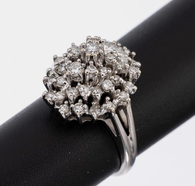 14 kt Gold Diamant-Ring, WG 585/000, Aufbauin mehreren Ebene, 3 Brillanten und 37 8/8- Diamanten zus. ca. 0.90 ct Weiß/si, RW 54, ca. 5.9 g