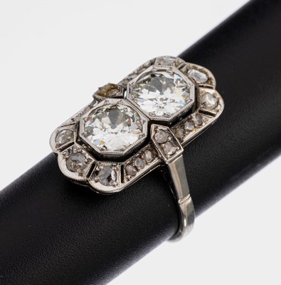 14 kt Gold Art Deco Diamant-Ring, WG 585/000, 2 Altschliffdiamanten zus. ca. 2.10 ct Weiß-l.get.Weiß/si-p, Diamantrosen zus. ca.0.40 ct, RW 54, ...