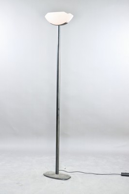 Standlampe nach Art-Deco-Vorbild, 2.H.20. Jh., eiserner Fuss und rosa Mattglasschirm, H.ca. 199 cm, Fu. nicht geprüft, längliches Leuchtmittel mit ...
