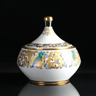 Deckeldose, Hutschenreuther, Entwurf Fritz Klee, um 1915/20, Porzellan, Blätterfries mit Vögeln, Goldstaffage, H. ca. 14 cm