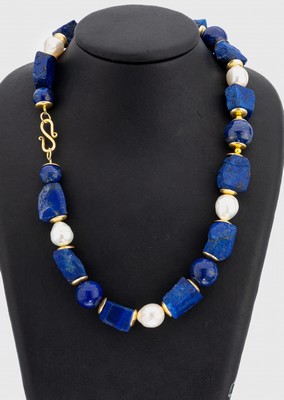 Lapislazuli-Perl-Collier, S-Schließe und Zwischenmonturen Silber vergoldet, 6 Süßwasserzuchtperlen D. ca. 12 - 13 mm, Lapiskugeln und muggeliger ...