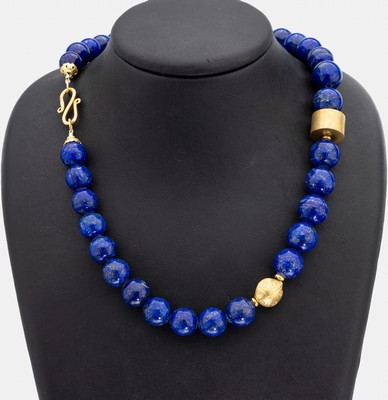 Lapislazuli-Collier, S-Schließe, Rondell und Marienkäfer Silber vergoldet, Lapislazuli-Kugeln D. ca. 11.7 - 13.6 mm, L. ca. 50 cm