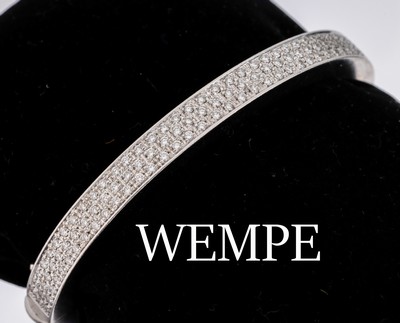 18 kt Gold WEMPE Brillant-Armreif, WG 750/000, 121 Brillanten zus. ca. 1.21 ct feines Weiß-Weiß/vs-si, ca. 5.6 x 4.8 cm, Kastenschloss, ...