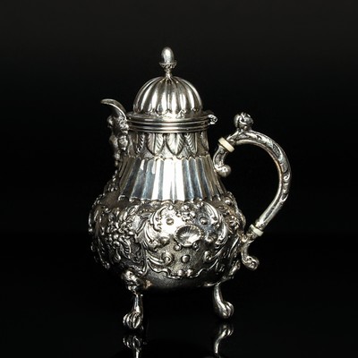 Deckelkännchen, Historismus, um 1880,, Silber, umlaufender Dekor mit Muscheln, Rocaillen, Früchten und Palmblättern, H. ca. 14 cm, ca. 210 g