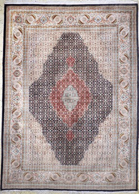 Täbriz fein(50 Raj), Persien, Mitte 20.Jhd,Korkwolle auf Baumwolle, ca. 285 x 210 cm, EHZ: 2