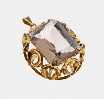 14 kt Gold Rauchquarz-Anhänger, 1950er Jahre, GG 585/000, Rauchquarz im Emerald-Cut ca. 28.00 ct, aufwändige Unterkaderung z.T. sat., Meistermarke ...