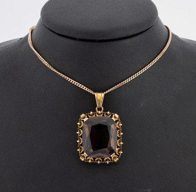 14 kt Gold Rauchquarz-Anhänger, GG 585/000,Rauchquarz im Treppenschliff ca. 34.00 ct, an Kette, RoseG 585/000, L. ca. 60 cm, Federringschließe, ...