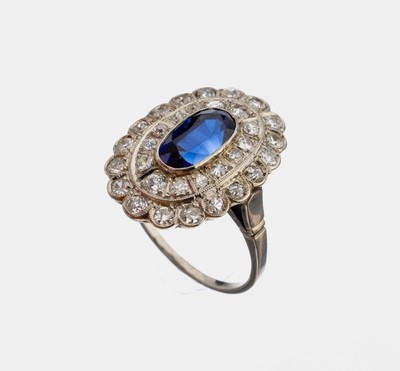 Platin Diamant-Ring, 1930er Jahre, Platin gepr., oval facett. synth. Saphir umgeben von 2 Reihen Altschliff-Diamanten zus. ca. 1.25 ct Weiß-l. get. ...