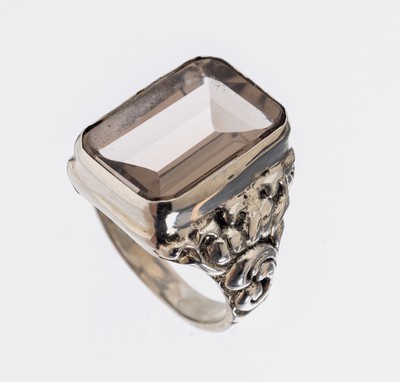 Rauchquarz-Ring, Silber gepr., facett. Rauchquarz, Ringschultern reich grav., z.T. pol., RW 63