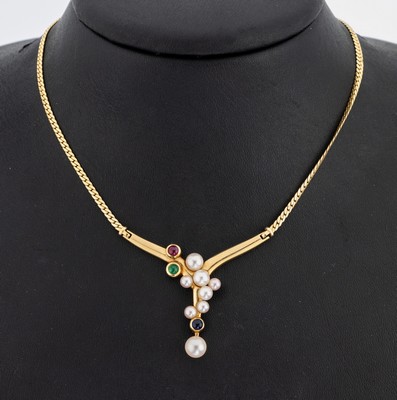 18 kt Gold Farbstein-Zuchtperl-Collier, GG 750/000, je 1 rundes Saphir-, Smaragd- und Rubin-Cabochon zus. ca. 0.38 ct, 8 Zuchtperlen Durchm. ca. 6 - ...
