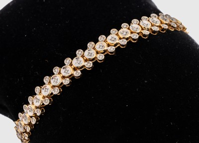 14 kt Gold Diamant Armband, GG/WG 585/000, 126 8/8-Diamanten zus. ca. 0.75 ct Weiß/si-p 1 in WG gefasst, ca. 16 g, L ca. 18.5 cm, Kastenschloß mit ...