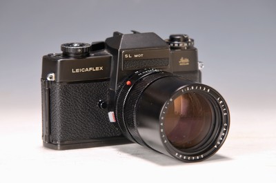 Leicaflex SL Mot. Nr. 1372564 Bj. 1974, dazu Elmarit-R 1:2.8 135mm. Gebrauchsspuren