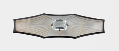14 kt Gold Art Deco Bergkristall-Aquamarin- Onyx-Brosche, Idar-Oberstein um 1925, GG/WG585/000, reines Art-Deco, 8-fach geschweift, Mittelteil ...
