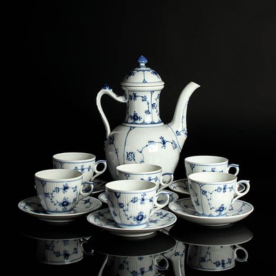 Kaffeeset, Royal Copenhagen, 2.Hälfte 20.Jh., Musselmalet, Porzellan, unterglasurblauer Dekor, 6 Kaffeetassen mit UT, Kaffeekanne, Alterssp.