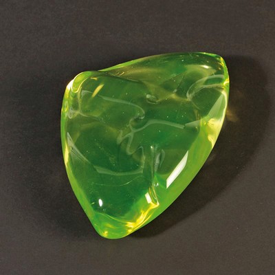 Uranglasskulptur, Murano, Italien, 1960/70er -Jahre, grünes Uranglas, abstraktes Gesicht,unsigniert, ca. 1959g, 14x20x6 cm