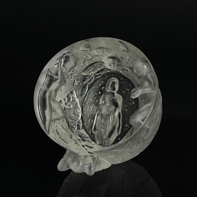 Glaskunst-Objekt/Paperweight, Kristian Klepsch, Mizzi-Glashütte, Uttendorf, farbloses Glas, geschliffen und geätzt, Halbkugel mit Tieren und ...