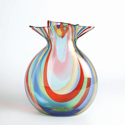 Glasvase, Adriano Dalla Valentina (geb. 1945) , Murano, Italien, farbloses Glas, wellenförmig eingekämmte Bandeinschmelzungen, eingeschmolzene ...