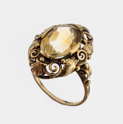 14 kt Gold Ring, 1950er Jahre, GG 585/000, Rahmung aus Blättern und Voluten, mittig ovalfacett. citrinfarb. Glasstein, Facetten stark abgetragen, ...